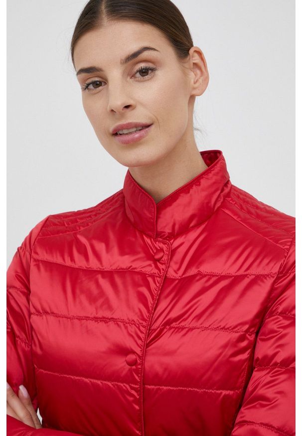Refrigiwear - RefrigiWear kurtka puchowa damska kolor czerwony przejściowa. Kolor: czerwony. Materiał: puch. Wzór: gładki