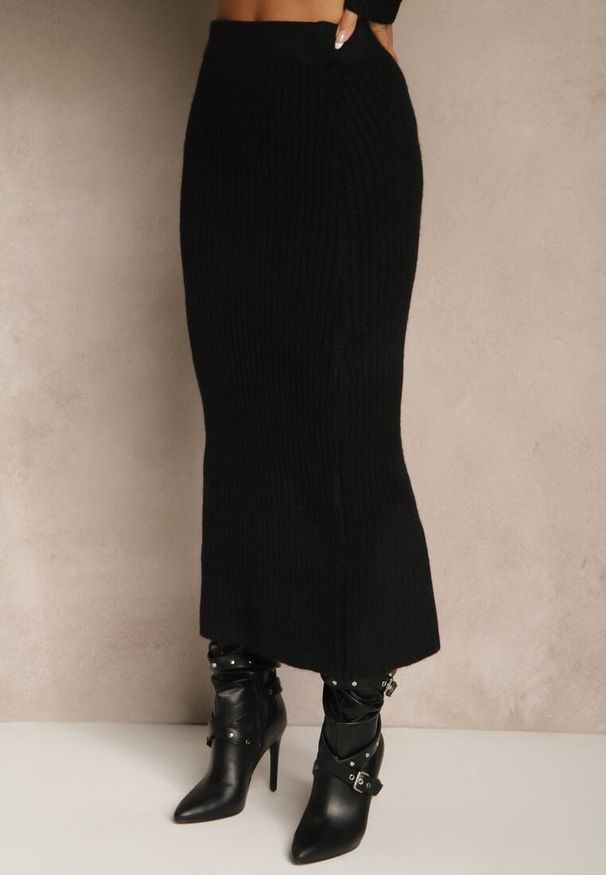 Renee - Czarny Komplet z Dzianiny z Wełną w Prążki Golf i Ołówkowa Spódnica Falirea. Kolor: czarny. Materiał: dzianina, wełna. Wzór: prążki