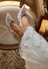 Renee - Białe Sandały na Szpilce Typu Slingback z Cekinami Resseris. Okazja: na ślub cywilny, na wesele, na imprezę. Kolor: biały. Materiał: koronka. Obcas: na szpilce. Styl: elegancki #1