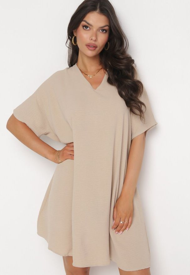 Born2be - Beżowa Sukienka o Fasonie Nietoperza z Wiązaniem na Plecach Miken. Kolor: beżowy