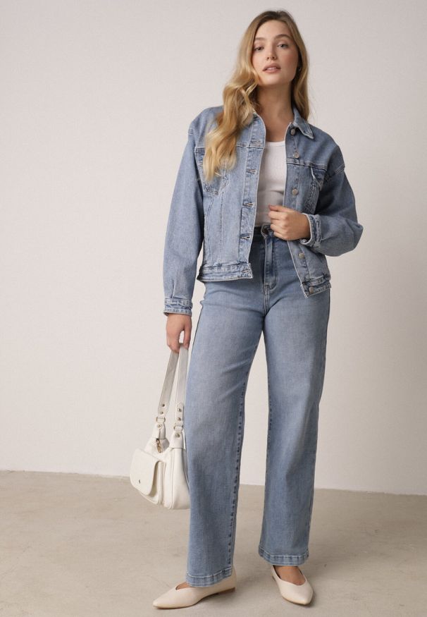 Born2be - Niebieska Jeansowa Kurtka o Kroju Oversize z Dodatkiem Lyocellu i Bawełną Vimerinia. Okazja: na spacer, na co dzień. Kolor: niebieski. Materiał: bawełna, jeans. Sezon: lato. Styl: casual