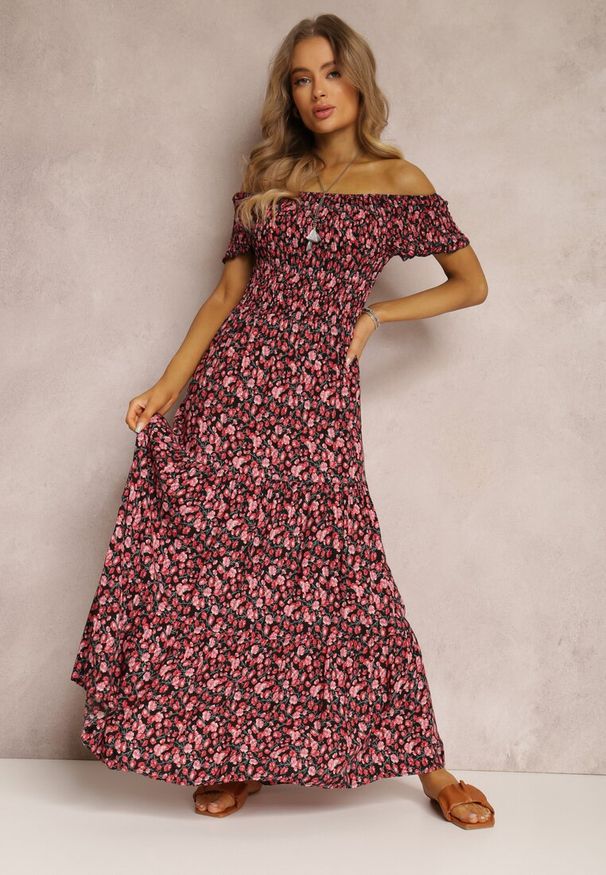 Renee - Czerwono-Czarna Sukienka z Wiskozy Tariya. Typ kołnierza: dekolt hiszpanka. Kolor: czerwony. Materiał: wiskoza. Wzór: kwiaty, nadruk, aplikacja, gładki. Styl: boho. Długość: maxi