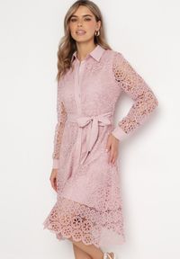 Born2be - Różowa Koszulowa Rozkloszowana Sukienka Midi z Paskiem i Ozdobną Koronką oraz Guzikami Casuva. Okazja: na imprezę. Kolor: różowy. Materiał: koronka. Wzór: koronka. Typ sukienki: koszulowe. Styl: klasyczny, elegancki, wizytowy. Długość: midi #3
