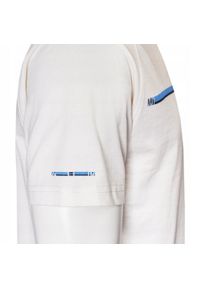 Klasyczny T-Shirt z Logo - Pako Jeans - Jasny Beż (Ecru). Okazja: na co dzień. Kolor: brązowy, beżowy, wielokolorowy. Materiał: bawełna. Wzór: nadruk. Styl: klasyczny #2