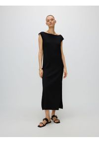 Reserved - Sukienka midi - czarny. Kolor: czarny. Materiał: prążkowany, dzianina. Długość: midi
