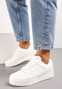 Renee - Białe Sznurowane Sneakersy z Przeszyciami na Grubej Podeszwie Sillvina. Kolor: biały #2