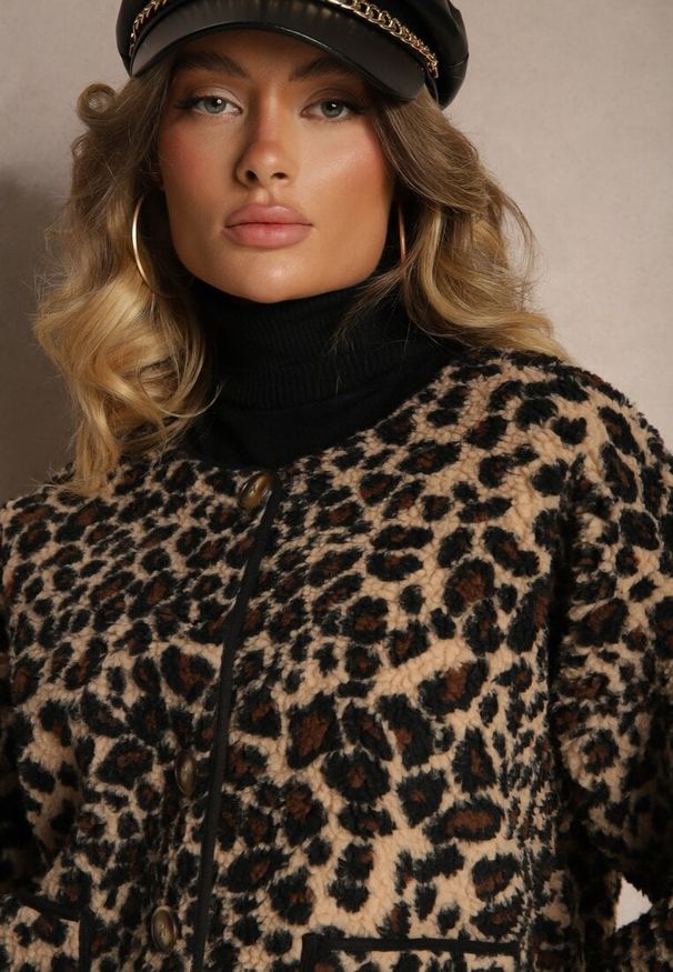 Renee - Brązowa Kurtka Futrzana Ozdobiona Kieszeniami Sewiala. Kolor: brązowy. Materiał: futro. Wzór: aplikacja. Styl: elegancki, klasyczny