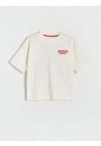 Reserved - T-shirt Stranger Things - złamana biel. Materiał: dzianina, bawełna