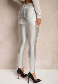 Renee - Srebrne Spodnie o Kroju Skinny z Ekoskóry Zorlemi. Okazja: na co dzień. Stan: podwyższony. Kolor: srebrny. Materiał: koronka. Sezon: zima. Styl: elegancki, casual