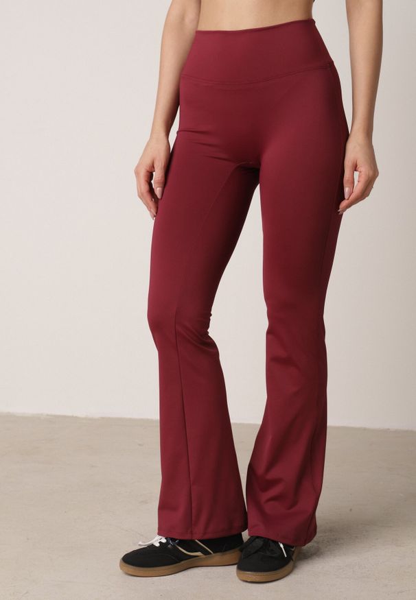 Born2be - Bordowe Legginsy Typu Dzwony z Wysokim Stanem Orralise. Okazja: na co dzień. Stan: podwyższony. Kolor: czerwony. Styl: casual