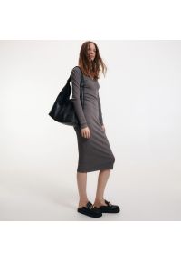Reserved - Sukienka z prążkowanej dzianiny - Szary. Kolor: szary. Materiał: prążkowany, dzianina