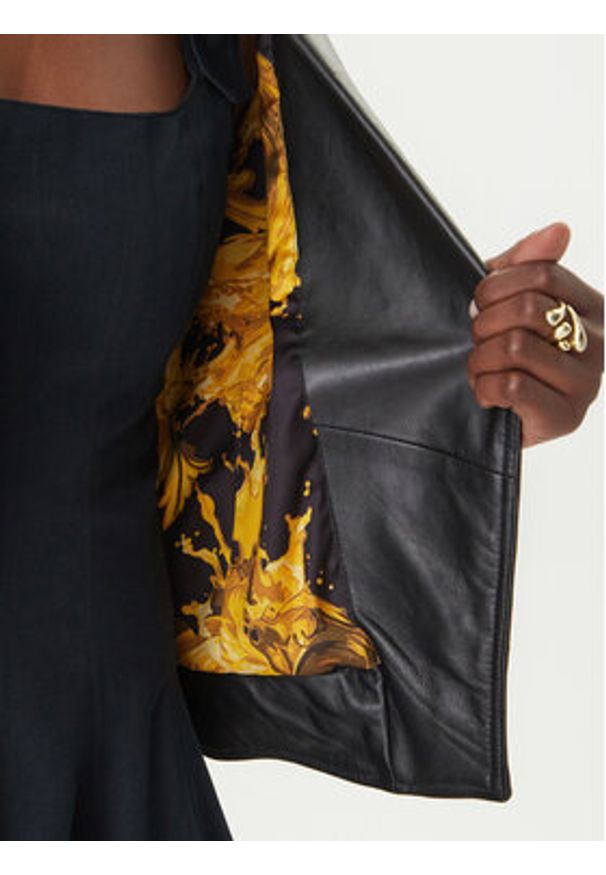 Versace Jeans Couture Kurtka skórzana 80HAVP00 CP009 Czarny Loose Fit. Kolor: czarny. Materiał: skóra