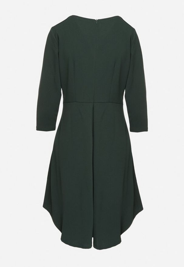 Born2be - Zielona Trapezowa Sukienka z Dłuższym Tyłem Gemirina. Okazja: na co dzień. Kolor: zielony. Typ sukienki: trapezowe. Styl: casual