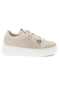 CheBello - Beżowe Sneakersy Chebello Stylowe Obuwie Damskie. Okazja: na co dzień. Zapięcie: sznurówki. Kolor: beżowy. Materiał: skóra. Szerokość cholewki: normalna. Sport: turystyka piesza #3