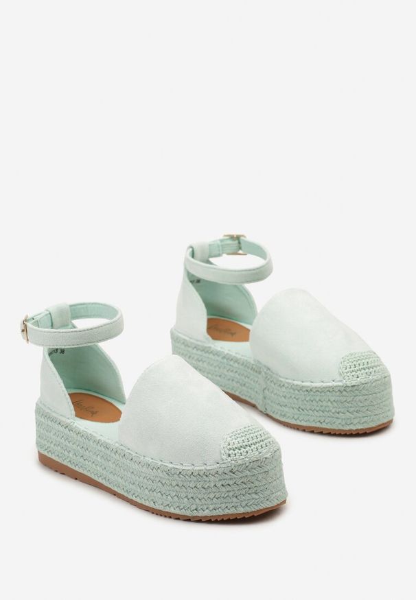 Renee - Jasnozielone Espadryle z Ekozamszu na Platformie z Jutowej Plecionki Omizza. Zapięcie: sprzączka. Kolor: zielony. Materiał: zamsz. Obcas: na platformie
