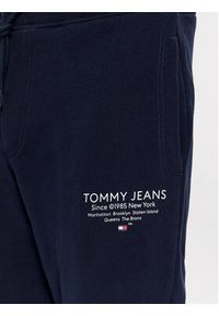 Tommy Jeans Spodnie dresowe Entry Graphic DM0DM18357 Granatowy Slim Fit. Kolor: niebieski. Materiał: bawełna #3