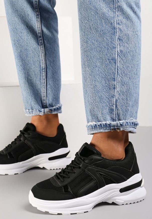 Renee - Czarne Sneakersy Hainei. Wysokość cholewki: przed kostkę. Kolor: czarny. Materiał: jeans, materiał. Szerokość cholewki: normalna