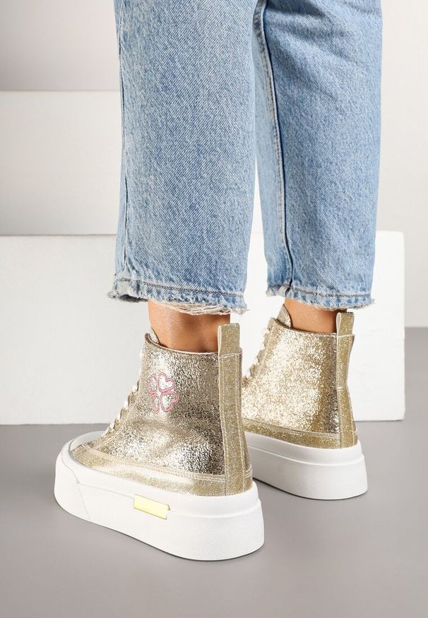 Born2be - Złote Trampki na Grubej Podeszwie za Kostkę z Haftem Fonovia. Okazja: na co dzień. Wysokość cholewki: za kostkę. Kolor: złoty. Materiał: jeans. Wzór: haft. Styl: casual