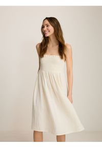 Reserved - Muślinowa sukienka na ramiączkach - złamana biel. Materiał: bawełna. Długość rękawa: na ramiączkach