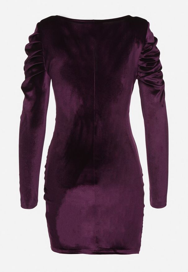 Born2be - Fioletowa Dopasowana Kopertowa Sukienka z Weluru z Bufiastymi Rękawami Ardell. Typ kołnierza: dekolt w kształcie V. Kolor: fioletowy. Materiał: welur. Wzór: aplikacja. Typ sukienki: kopertowe. Styl: klasyczny