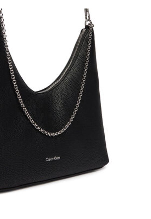 Calvin Klein Torebka Emblem Hw Pebble Shoulder Bag LV04F3495G Czarny. Kolor: czarny. Materiał: skórzane
