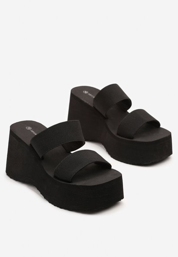 Renee - Czarne Basicowe Klapki na Koturnie Panilia. Okazja: na co dzień. Kolor: czarny. Materiał: jeans. Sezon: lato. Obcas: na koturnie. Styl: casual