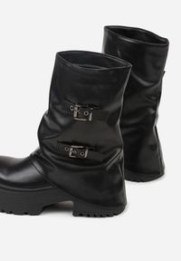 Born2be - Czarne Botki Biker VICES z Cholewką Imitującą Nogawkę z Klamrami Reiladia. Okazja: na co dzień. Zapięcie: klamry. Kolor: czarny. Materiał: jeans. Szerokość cholewki: normalna. Styl: casual #3