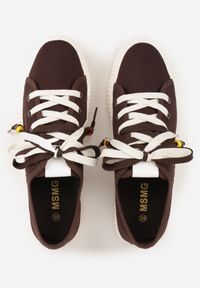 Renee - Brązowe Niskie Trampki z Podwójnymi Sznurówkami na Tłoczonej Platformie Astedella. Nosek buta: okrągły. Zapięcie: sznurówki. Kolor: brązowy. Materiał: materiał. Obcas: na platformie. Wysokość obcasa: niski #9