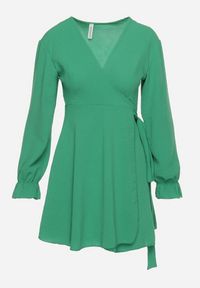 Born2be - Jasnozielona Sukienka Dyninca. Typ kołnierza: dekolt w kształcie V. Kolor: zielony. Materiał: materiał, tkanina. Wzór: gładki. Typ sukienki: kopertowe. Styl: elegancki. Długość: mini #3