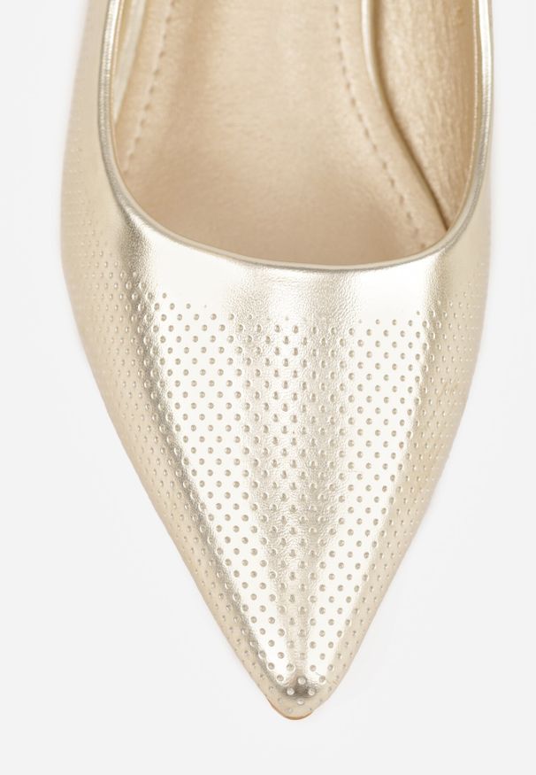 Born2be - Złote Sandały Slingback Vices na Słupku Zdobione Perforacją Telanisia. Okazja: na co dzień. Nosek buta: szpiczasty. Kolor: złoty. Materiał: jeans. Wzór: aplikacja. Obcas: na słupku. Styl: elegancki, casual