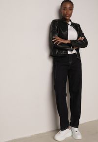 Born2be - Czarna Kurtka Typu Ramoneska Ozdobiona Przeszyciami Elianea. Okazja: na co dzień. Kolor: czarny. Materiał: poliester, jeans. Wzór: aplikacja. Styl: casual, elegancki #5