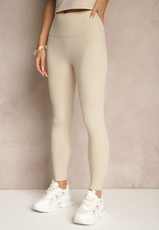 Renee - Beżowy Komplet Sportowy Legginsy i T-shirt o Dopasowanym Kroju Silanessa. Kolor: beżowy