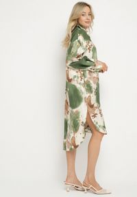 Born2be - Zielona Sukienka Koszulowa Oversize z Wiskozy w Abstrakcyjny Wzór Gonania. Okazja: na co dzień. Typ kołnierza: kołnierzyk klasyczny. Kolor: zielony. Materiał: wiskoza. Długość rękawa: długi rękaw. Typ sukienki: oversize, koszulowe. Styl: klasyczny, casual, elegancki #2