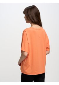 Big-Star - Koszulka damska z wiskozy pomaraŅczowa Julia 701. Kolor: pomarańczowy. Materiał: wiskoza. Wzór: aplikacja. Styl: wakacyjny, klasyczny, vintage, retro #3