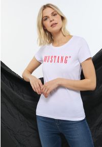 Mustang - MUSTANG Alina C Logo Tee Damski T-shirt Koszulka General White 1013222 20451