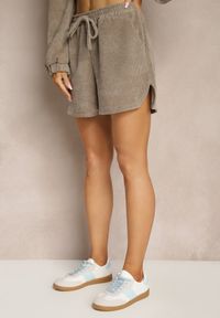 Renee - Ciemnobeżowy Basicowy Komplet Szorty i Bluza Novirissa. Kolor: beżowy. Materiał: tkanina #3