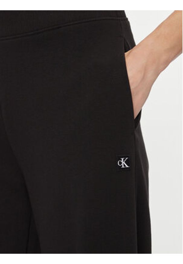 Calvin Klein Jeans Spodnie dresowe Ck Embro Badge Knit Pant J20J222597 Czarny Regular Fit. Kolor: czarny. Materiał: bawełna