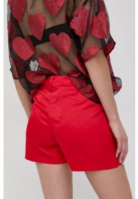 Love Moschino Szorty damskie kolor czerwony z aplikacją high waist. Stan: podwyższony. Kolor: czerwony. Materiał: tkanina. Wzór: aplikacja #4