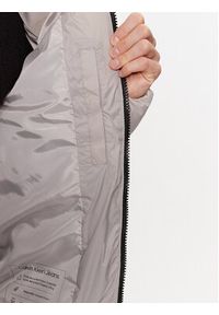 Calvin Klein Jeans Kurtka puchowa Essentials J30J323468 Szary Regular Fit. Kolor: szary. Materiał: puch #3