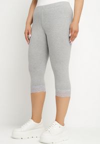 Born2be - Szare Spodnie Bawełniane Legginsy 3/4 z Koronką Amaratna. Kolor: szary. Materiał: bawełna, koronka. Wzór: koronka. Sezon: lato