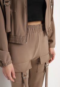 Born2be - Brązowy Komplet Dresowy Bluza Rozpinana i Spodnie Slim w Stylu Utility Telavienna. Kolor: brązowy. Materiał: dresówka #7