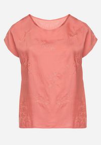 Born2be - Łososiowa Bluzka z Krótkim Luźnym Rękawem Mepola. Okazja: na co dzień. Kolekcja: plus size. Kolor: różowy. Materiał: jeans. Długość rękawa: krótki rękaw. Długość: krótkie. Styl: elegancki, casual #7