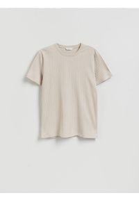 Reserved - T-shirt regular w prążek - beżowy. Kolor: beżowy. Materiał: dzianina, bawełna. Wzór: prążki #1