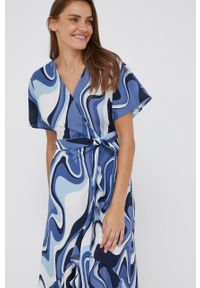Answear Lab sukienka midi rozkloszowana. Kolor: niebieski. Materiał: tkanina. Długość rękawa: krótki rękaw. Typ sukienki: asymetryczne, rozkloszowane. Styl: wakacyjny. Długość: midi #5
