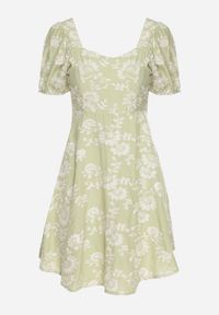 Born2be - Zielona Wiskozowa Sukienka w Kwiaty Lunobella. Okazja: na co dzień. Kolor: zielony. Materiał: wiskoza. Długość rękawa: długi rękaw. Wzór: kwiaty. Typ sukienki: sportowe. Styl: elegancki, casual, sportowy #5