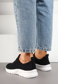 Born2be - Czarne Sneakersy z Ażurową Elastyczną Cholewką Feniosse. Okazja: na co dzień. Kolor: czarny. Materiał: jeans. Szerokość cholewki: normalna. Wzór: ażurowy