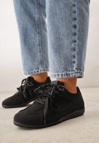 Born2be - Czarne Sneakersy Ozdobione Przeszyciami i Podwójnym Sznurowaniem Coraera. Nosek buta: okrągły. Zapięcie: sznurówki. Kolor: czarny. Materiał: skóra, syntetyk, nubuk. Wzór: aplikacja. Obcas: na obcasie. Wysokość obcasa: niski #1