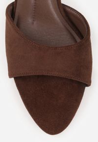 Born2be - Brązowe Klapki na Lakierowanej Szpilce Felesh. Okazja: na co dzień. Kolor: brązowy. Materiał: lakier. Styl: casual, elegancki, klasyczny #8