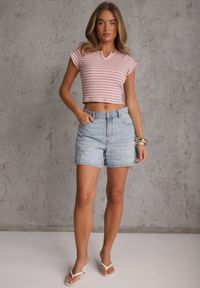 Renee - Różowy Crop Top Bawełny z Prążkowanej Dzianiny w Paski Ozdobiony Wycięciem Ionilla. Okazja: na co dzień. Kolor: różowy. Materiał: bawełna, prążkowany, dzianina. Wzór: aplikacja, paski. Styl: casual #3