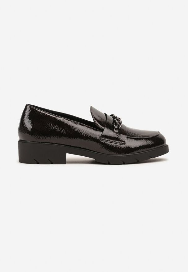 Born2be - Brązowe Lakierowane Mokasyny z Łańcuszkiem Arnarie. Okazja: na co dzień. Kolor: brązowy. Materiał: lakier. Styl: casual, klasyczny
